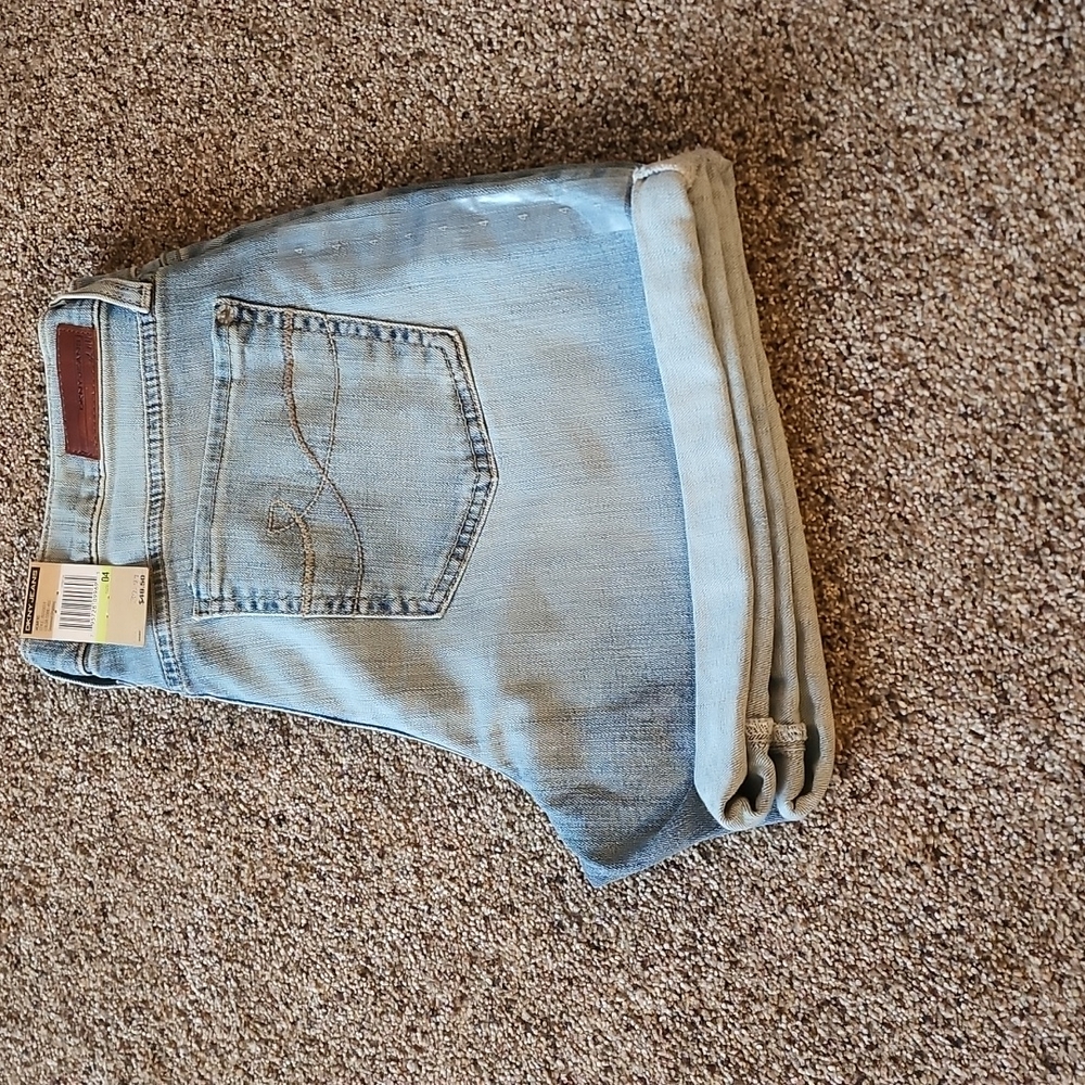 NWT DKNY cuffed shorts